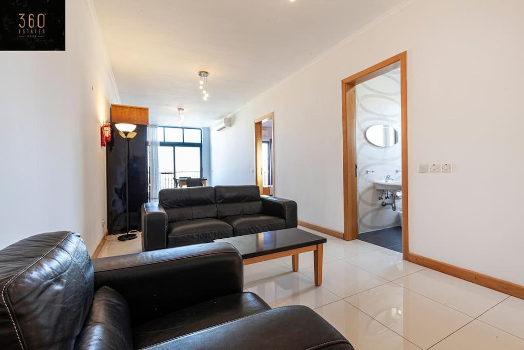 Comfortable Penthouse, Served With Lift, Wifi & Ac By 360 Estates Gzira Esterno foto
