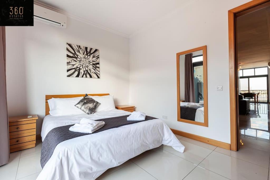 Comfortable Penthouse, Served With Lift, Wifi & Ac By 360 Estates Gzira Esterno foto
