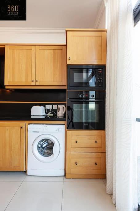 Comfortable Penthouse, Served With Lift, Wifi & Ac By 360 Estates Gzira Esterno foto