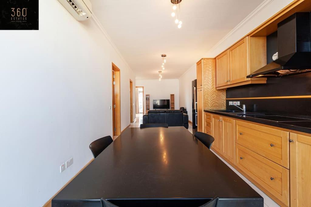Comfortable Penthouse, Served With Lift, Wifi & Ac By 360 Estates Gzira Esterno foto