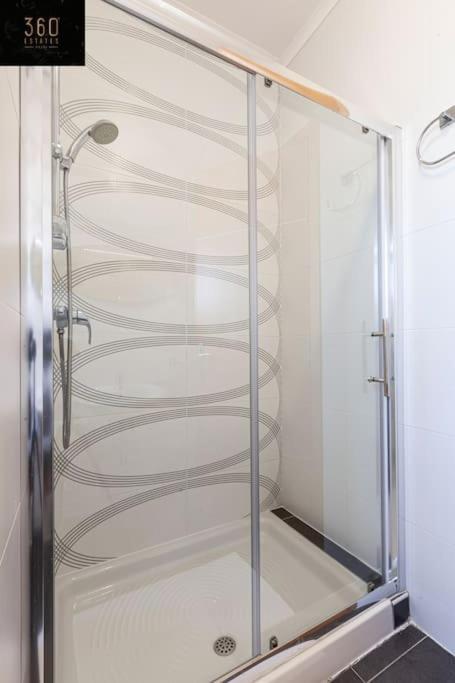 Comfortable Penthouse, Served With Lift, Wifi & Ac By 360 Estates Gzira Esterno foto