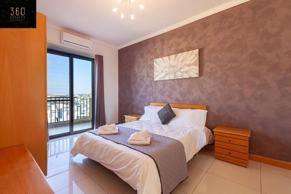 Comfortable Penthouse, Served With Lift, Wifi & Ac By 360 Estates Gzira Esterno foto